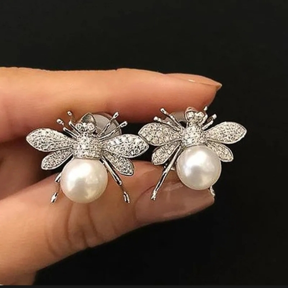 Fashion Jewelry Jewelry - Pearl Bee Earrings Silver Tone Faux Pearl Rhinestones
